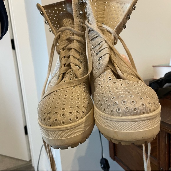 Urban Outfitters Mya Eyelet Boot lace up - Picture 6 of 8